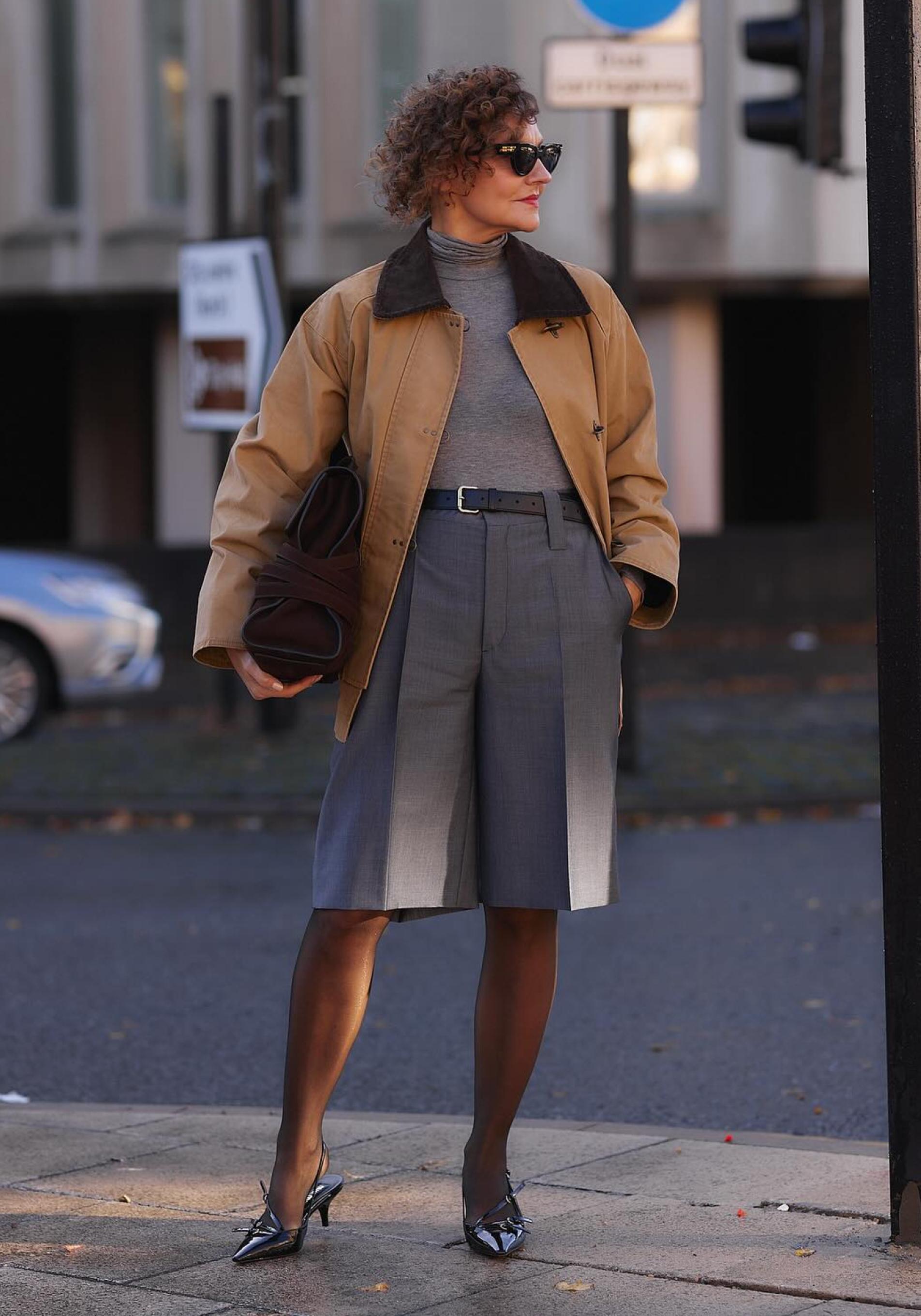 Renia Jaz con un look con bermudas.