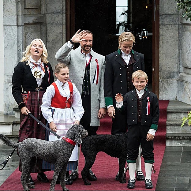 Una estampa familiar de los royal noruegos en tiempos más felices. 