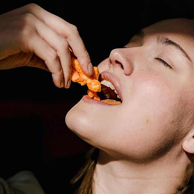 El almidón resistente sirve como alimento para la microbiota. 