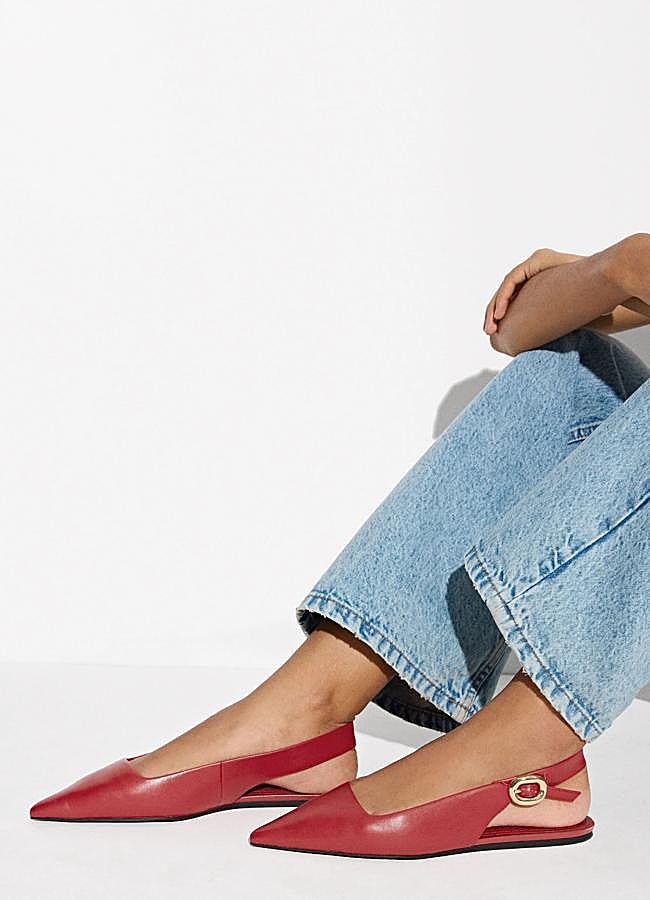 Imagen - Zapatos destalonados en rojo de Parfois.