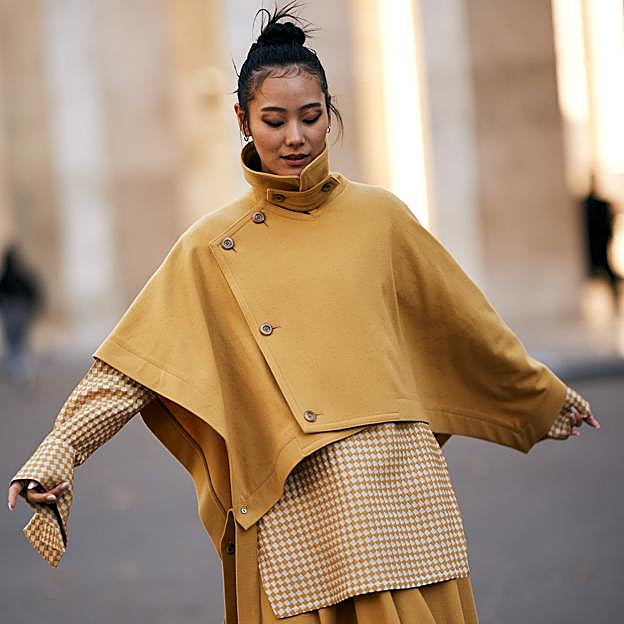 Las capas son tendencia este invierno: 6 modelos elegantes y especiales para los días de frío