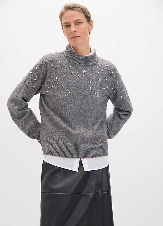 Imagen - Jersey con detalle de perlas en gris de Cortefiel.