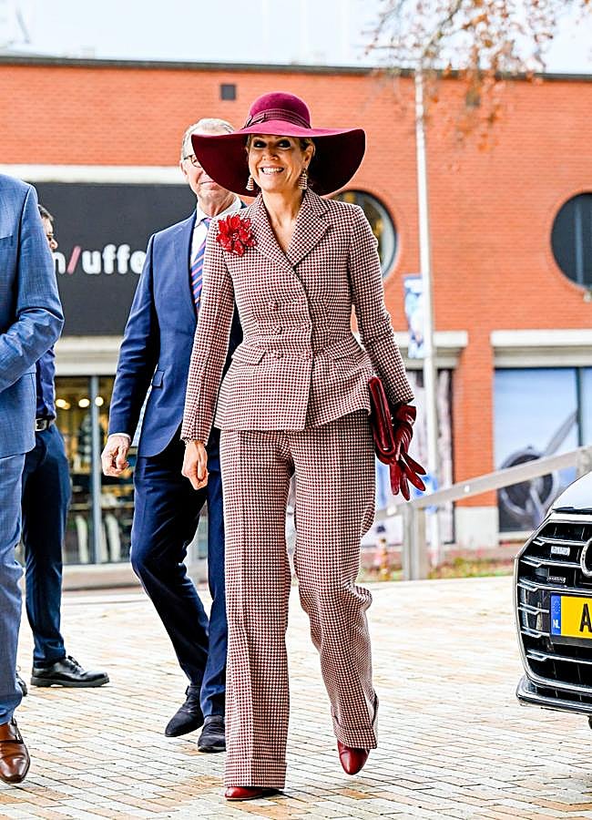 Imagen - La reina Máxima con un traje de cuadros y sombrero. / GTRES