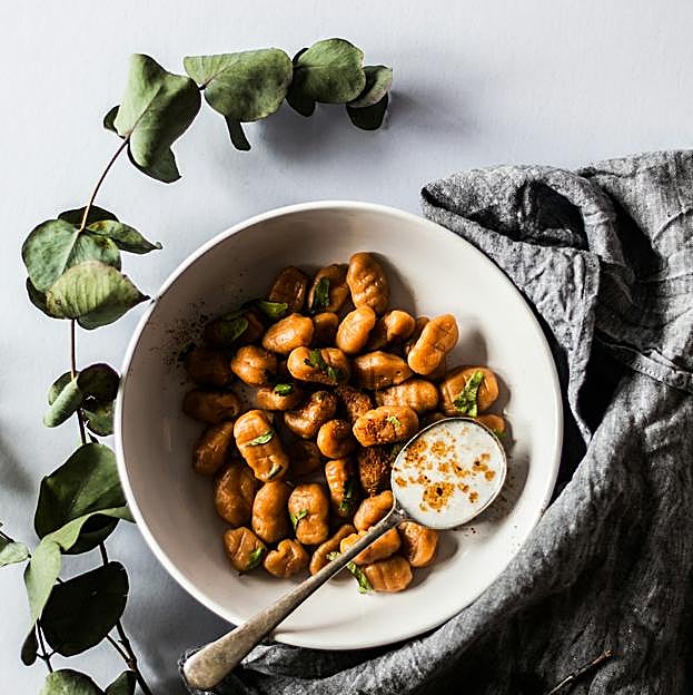 Ñoquis con champiñones y otros vegetales, una cena rápida, fácil y saludable. 