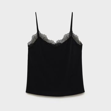 Imagen secundaria 1 - Americana entallada de H&M (44,95€)/ Top fluido encaje de Mango (17,99€)/ Pantalón sastre recto de H&M (29,99€)