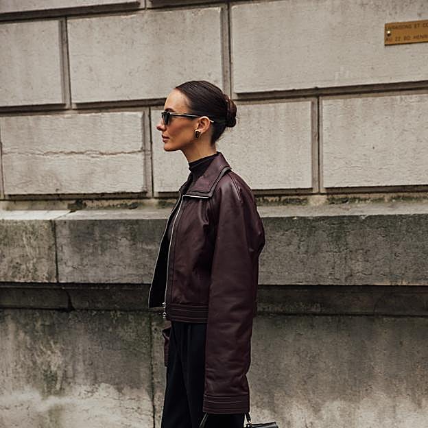 Cazadoras de cuero cortas: así es la tendencia para marcar la cintura que triunfa en invierno