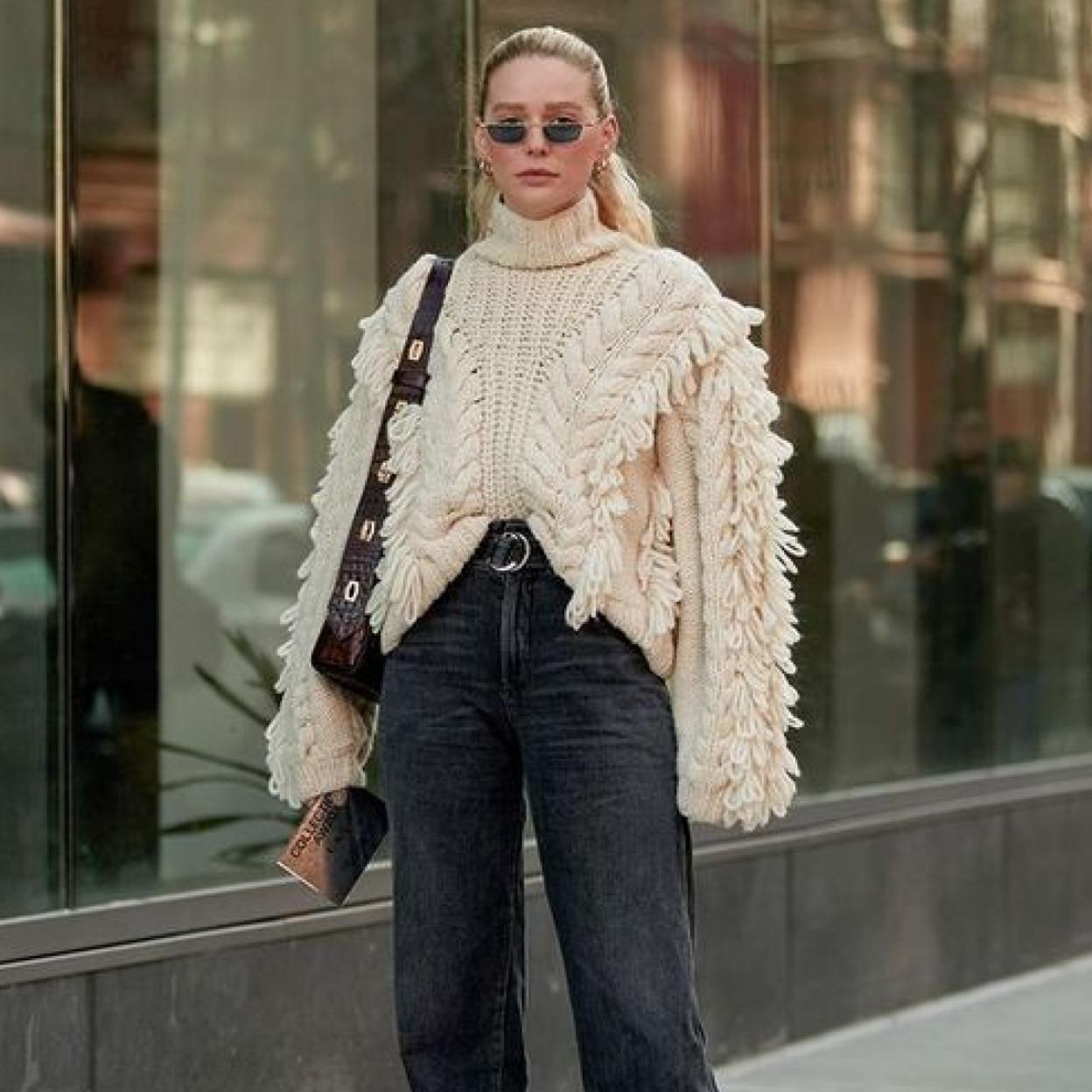 Influencer con jersey de flecos