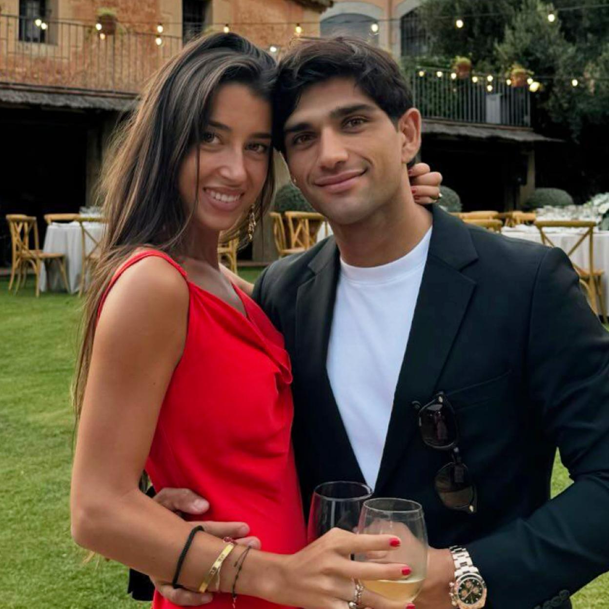 Jorge Martín junto a su novia, María Monfort. 