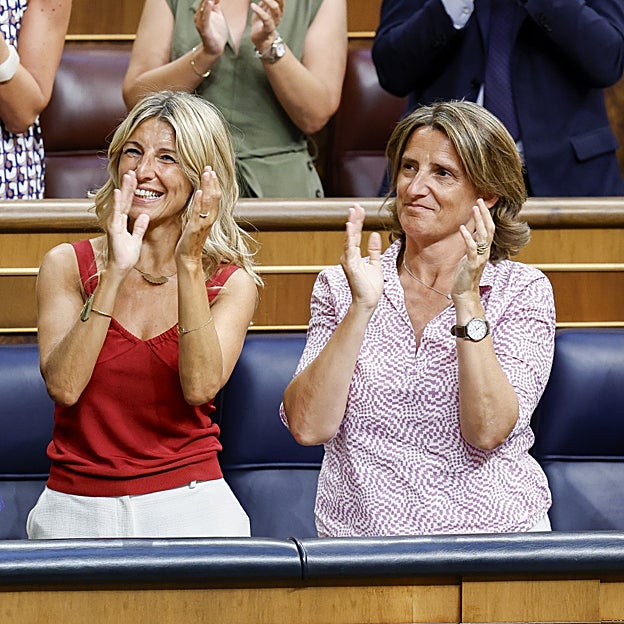 Yolanda Díaz y Teresa Ribera en el Congreso de los Diputados. 