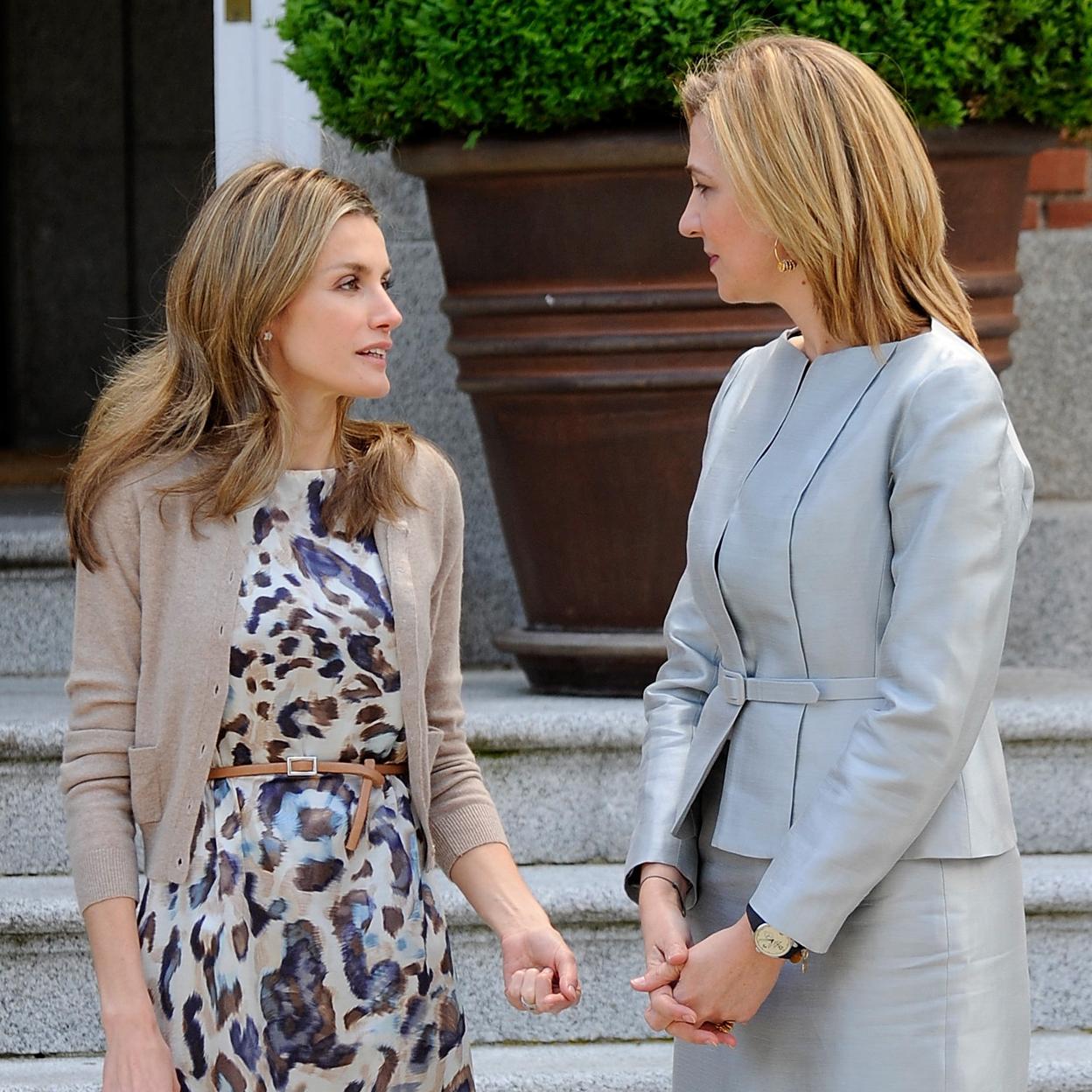 La infanta Cristina y doña Letizia, muy cómplices en la inauguración de Forum, en 2004.