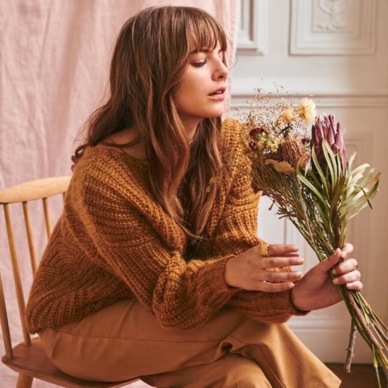 Vestidos de manga larga, elegantes abrigos de pelo y muchas otras novedades que tienes que ver para comenzar la semana.