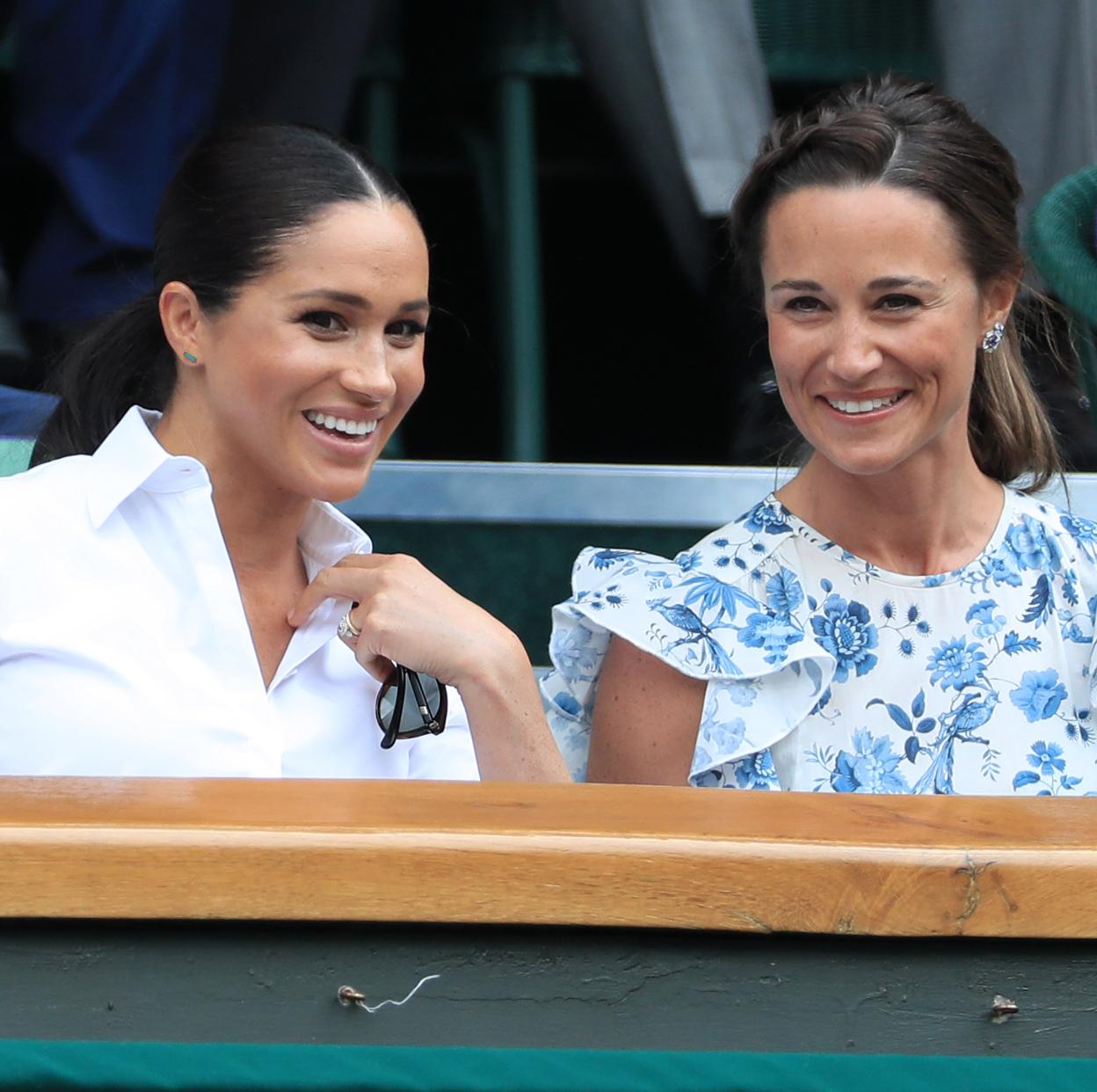 Meghan Markle y Pippa Middleton, viendo el torneo de Wimbledon. 