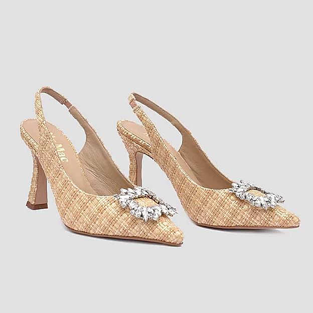 Zapatos de salón de mujer destalonados en piel de color beige (169,90€ en El Corte Inglés)