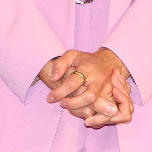 Detalle del anillo de Coreterno de la reina Letizia. 