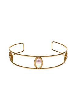 Imagen secundaria 2 - Aros Riba de PdPaola (109€)/ Pulsera ancha con baño de oro 18kt sobre plata nenúfar de Tous (229€)/ Collar ajustable dorado Symi de Majorica (74,50€)