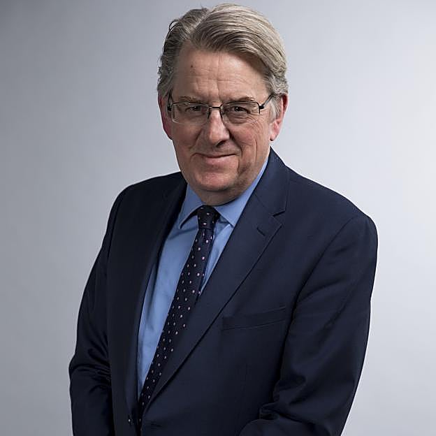 Robert Hardman, biógrafo de Carlos III, y periodista de Daily Mail. 