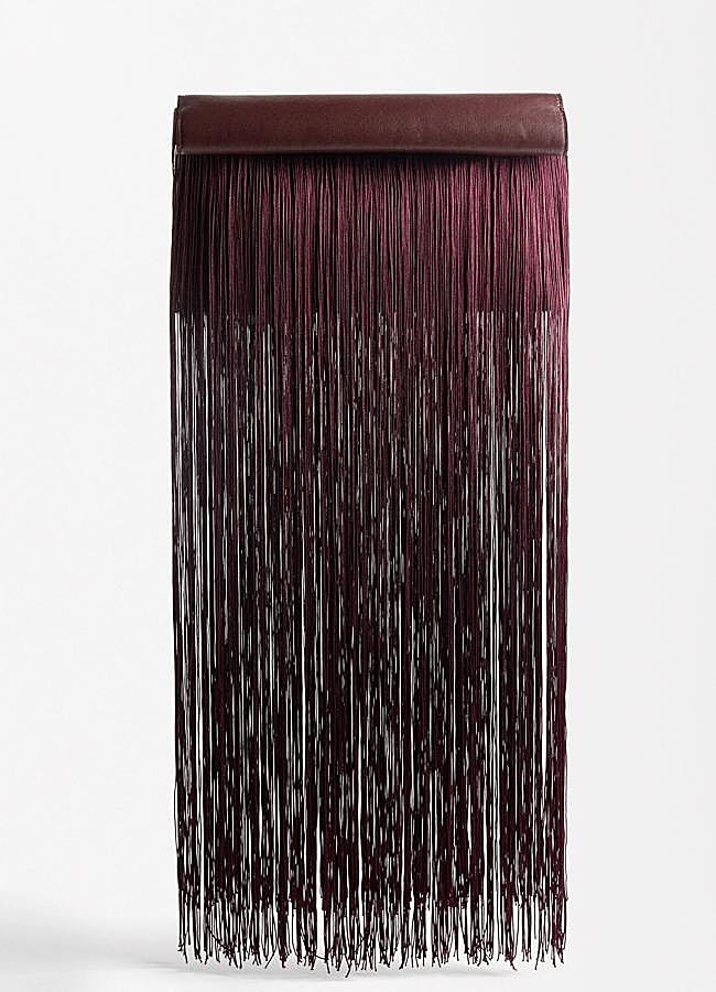 Imagen - Bolso con flecos burdeos, 32,99 euros..