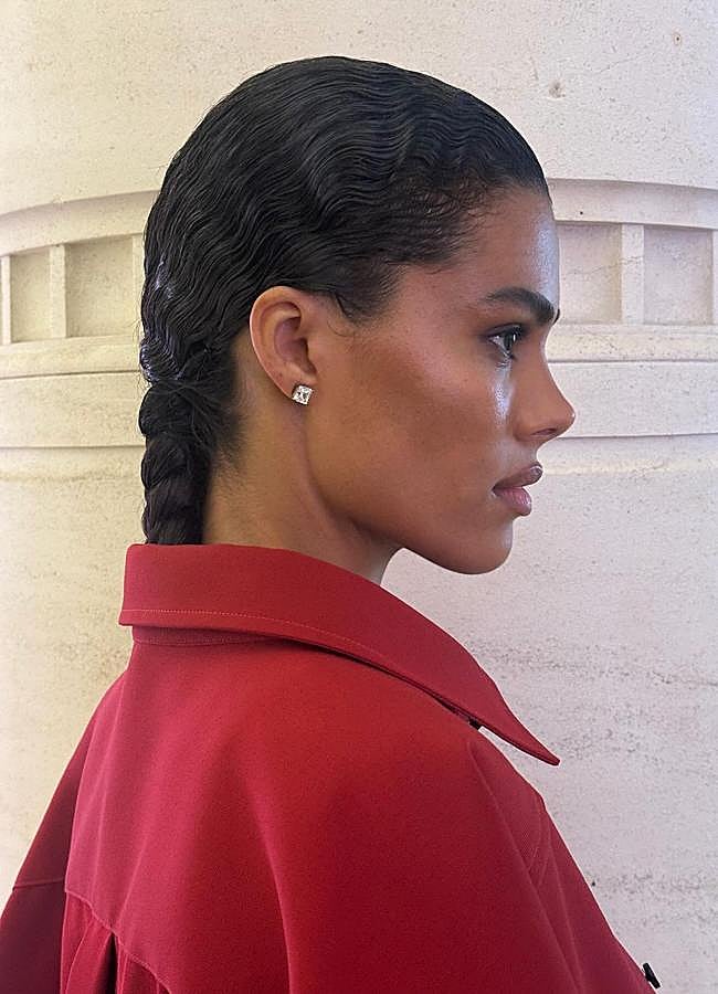 Imagen - Peinados con pelo rizado elegantes (@TINAKUNAKEY)