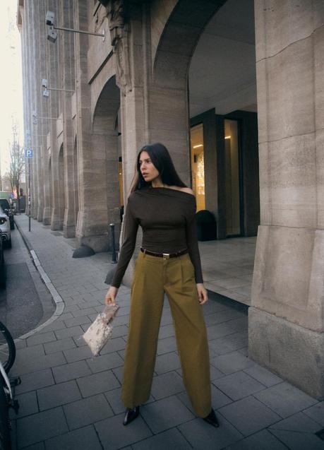 Imagen - Pantalón con pinzas de Zara (35,99 euros)