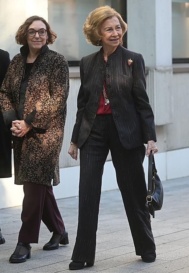 Imagen - La reina Sofía lució un traje de raya diplomática repetido. / GTRES