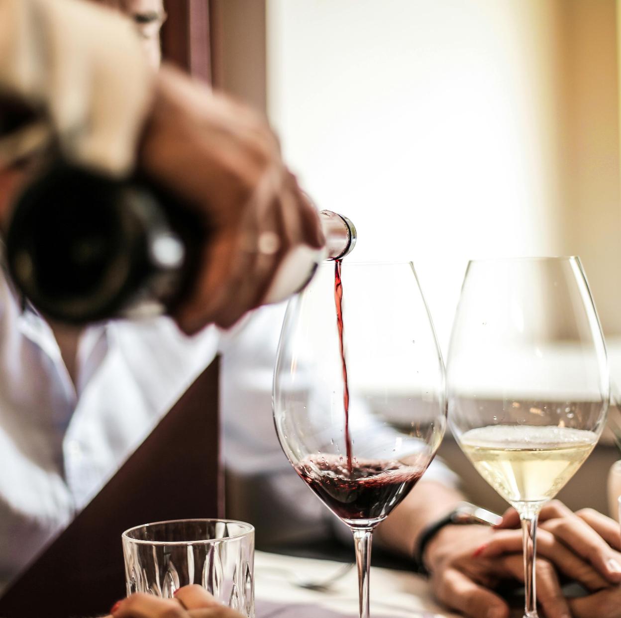 Tinto o blanco, acertar con un vino esta Navidad es más fácil de lo que crees. 