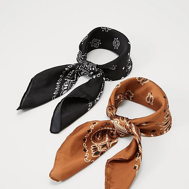 Dos bandanas en marrón y negro de Urban Classics.