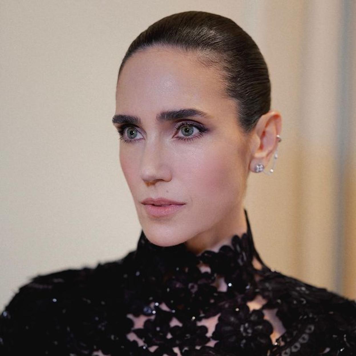 Jennifer Connelly con piel madura firme y tersa