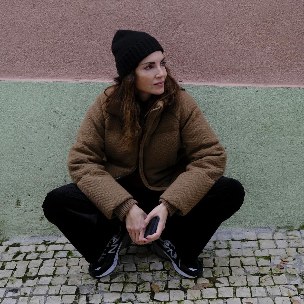 Eugenia Silva con un plumífero.