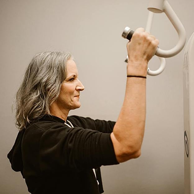 La pérdida de masa muscular es la responsable del deterioro físico en la vejez. 