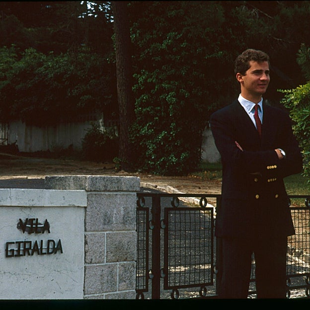 El rey Felipe en la entrada de Villa Giralda. 