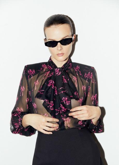 Imagen - Camisa con estampado de lazos de Sfera (29,99 euros)