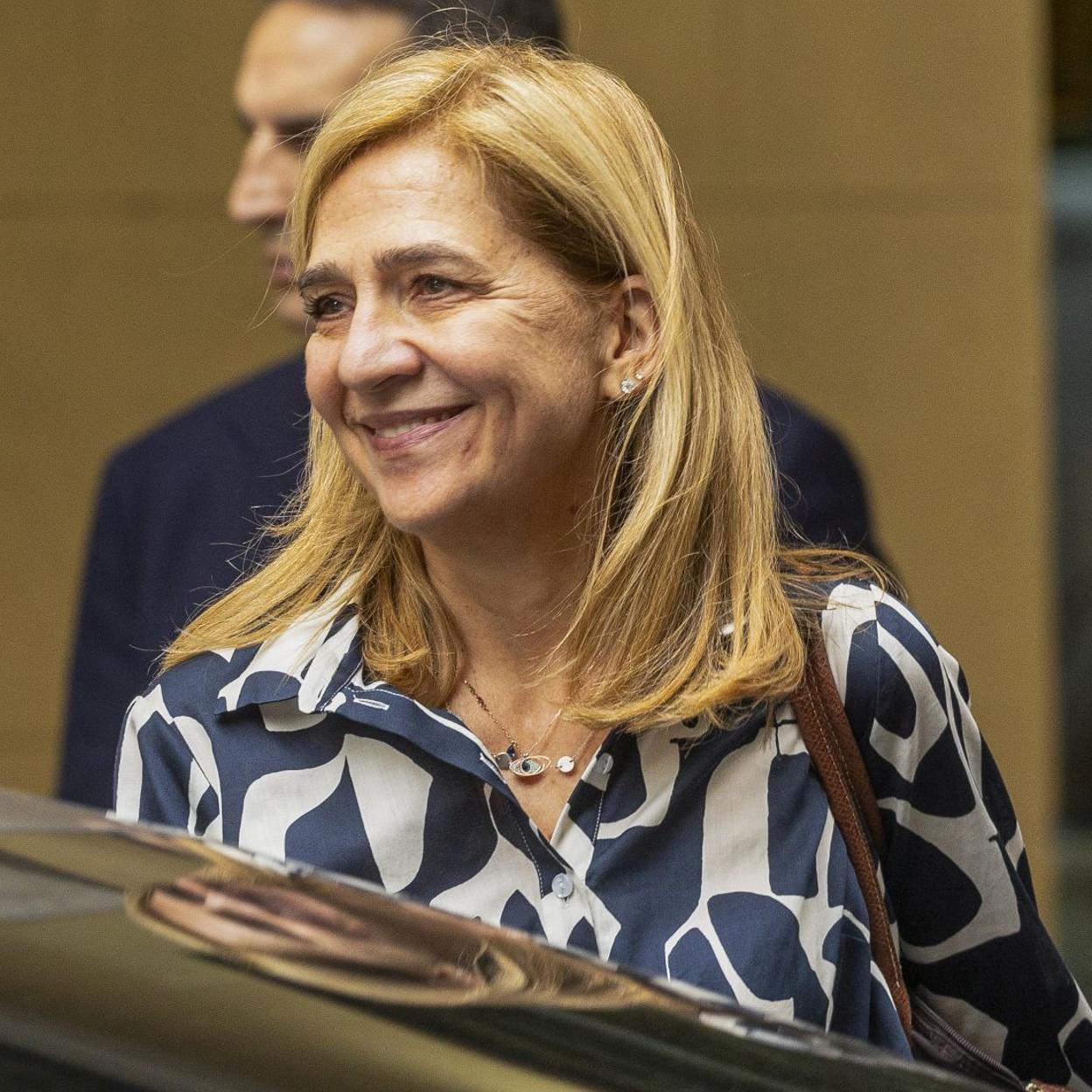 La infanta Cristina con su bolso favorito.