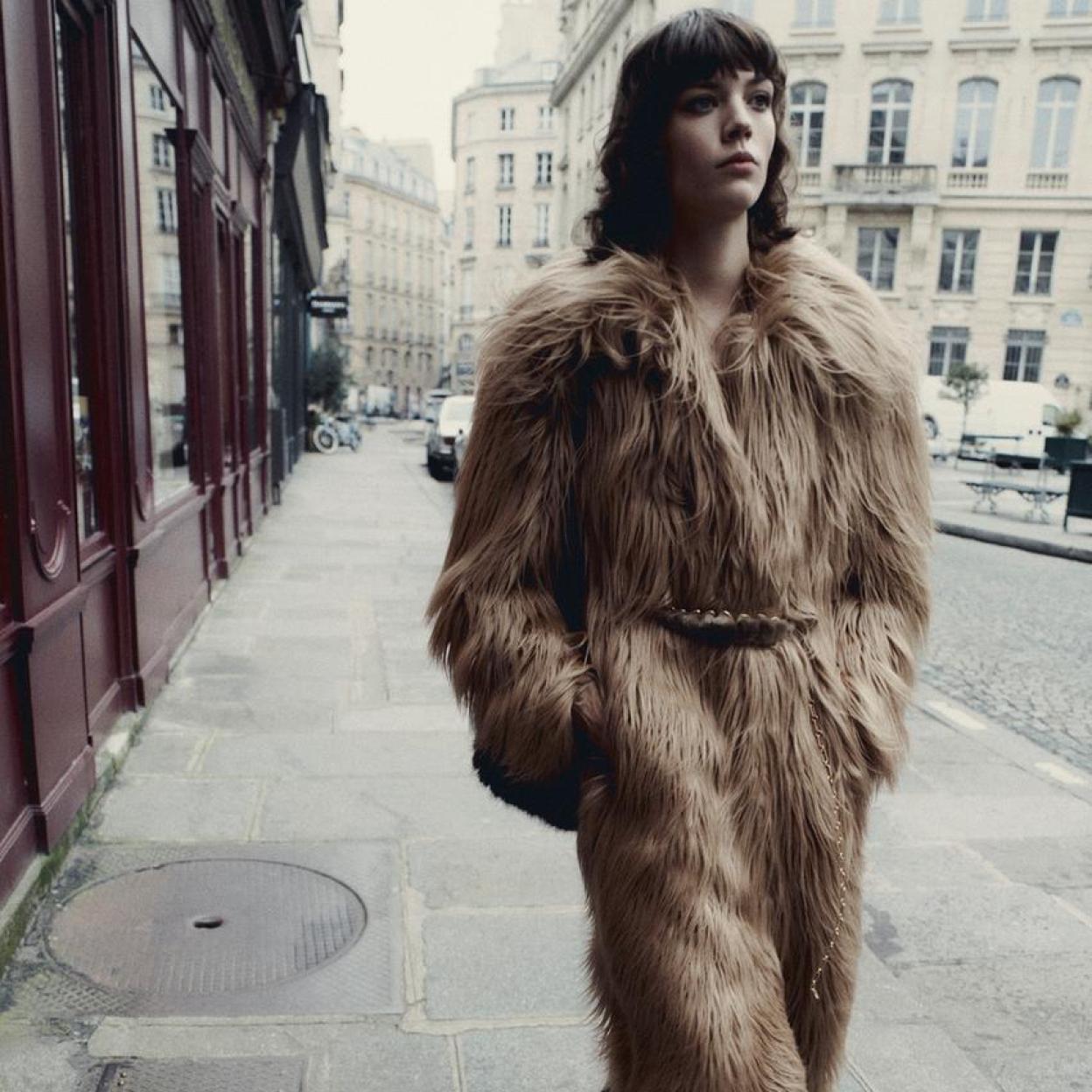 El abrigo de pelo es la prenda más elegante del armario de invierno. Llévalo con todos tus looks de la temporada.