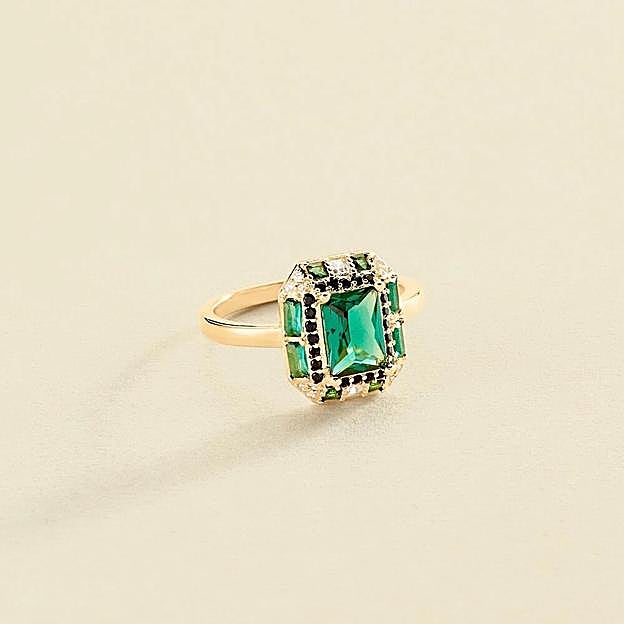 Anillo fino en dorado con piedra en verde de Agatha.