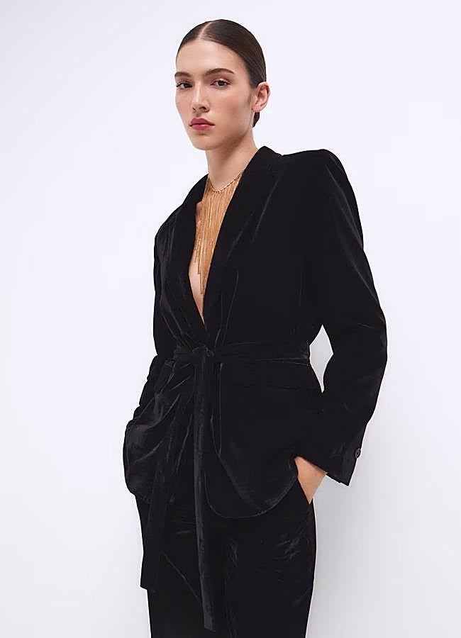 Imagen - Blazer de terciopelo negra con cinturón