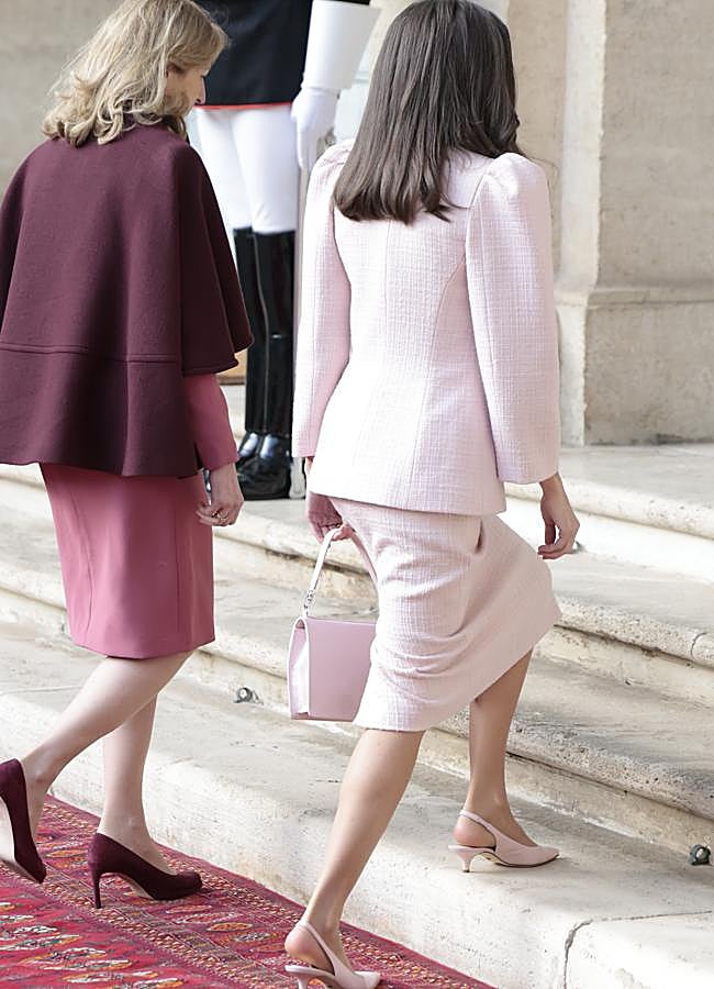 Imagen - La reina Letizia ha apostado por un look de Carolina Herrera. (GTRES)