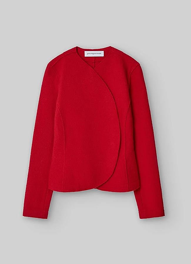 Imagen - Chaqueta corta de lana merino roja de Adolfo Domínguez, 229 euros.