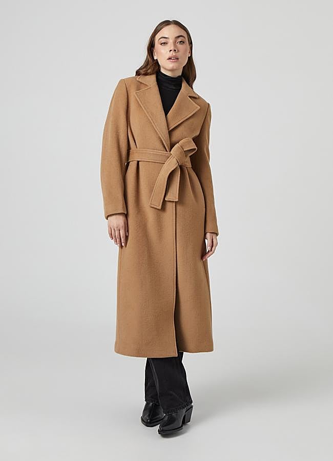 Imagen - Abrigo marrón con cinturón de Hannibal Laguna, 350 euros.