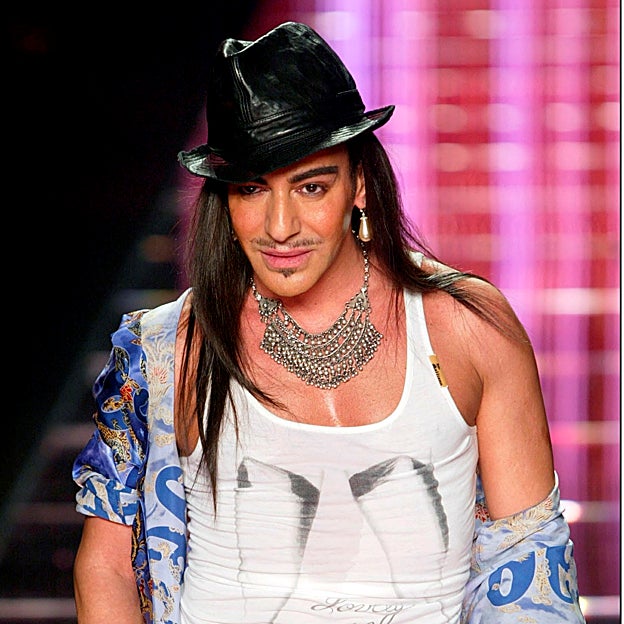 La vida de excesos de John Galliano: su extraña salida de Maison Margiela, sus demonios internos y un león en el ascensor