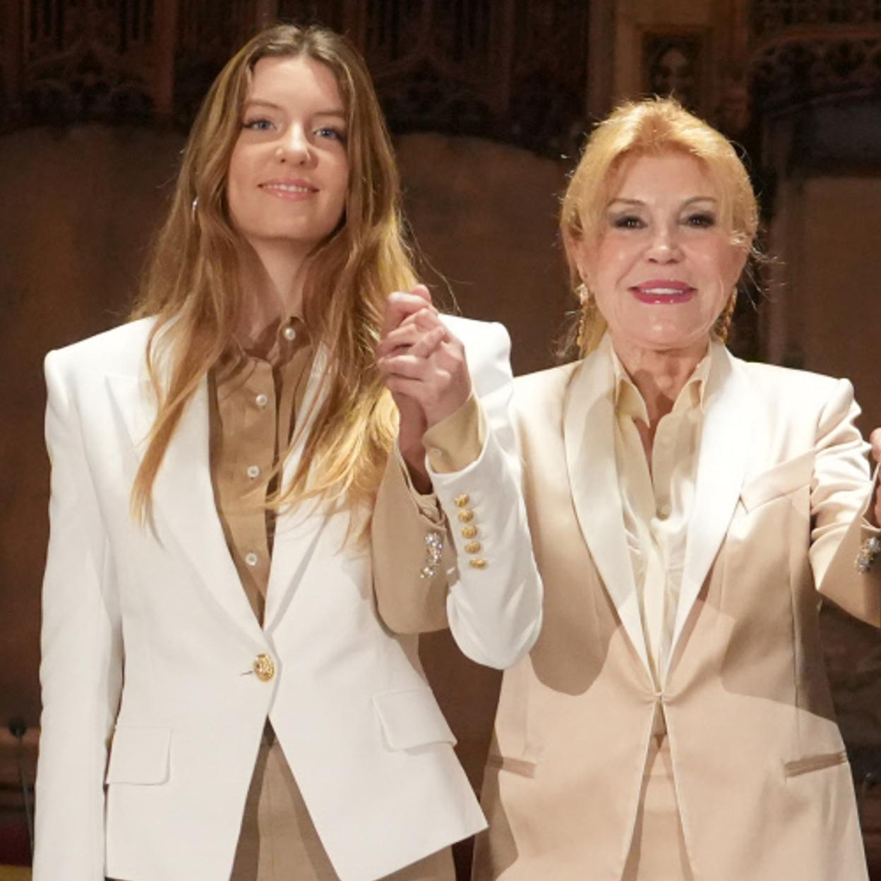 La baronesa Thyssen y su hija Carmen, en un acto de presentación en Barcelona.