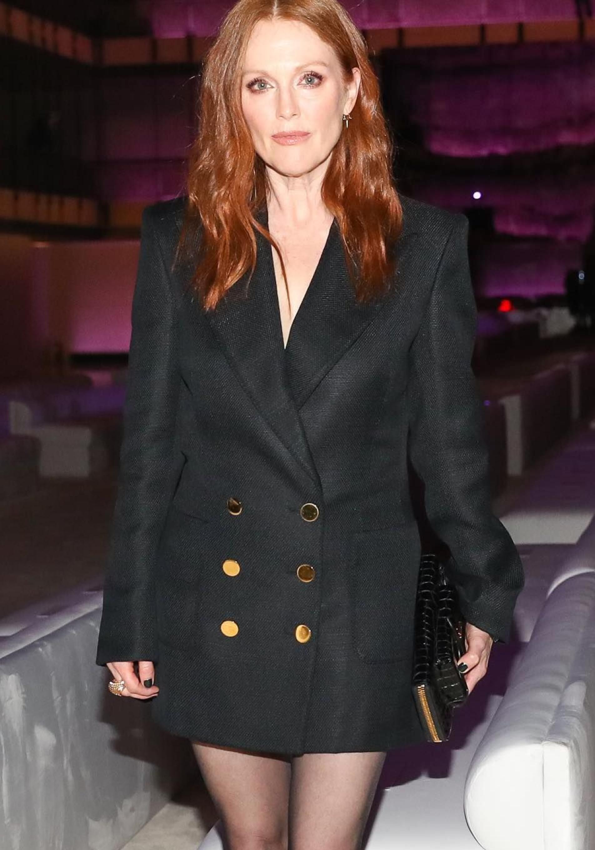 Julianne Moore con vestido blazer