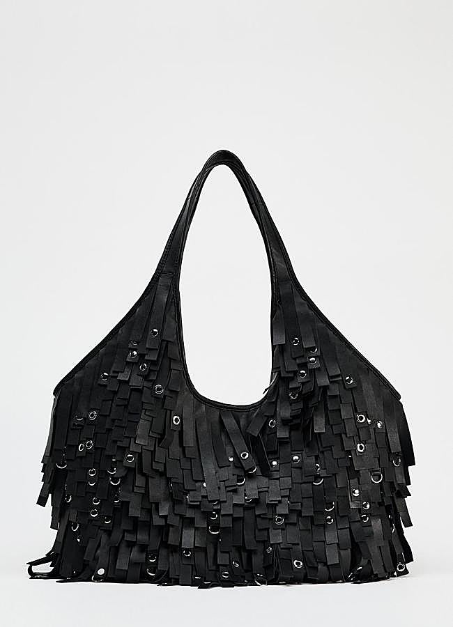 Imagen - Bolso shopper maxi con flecos de Zara (249 euros).