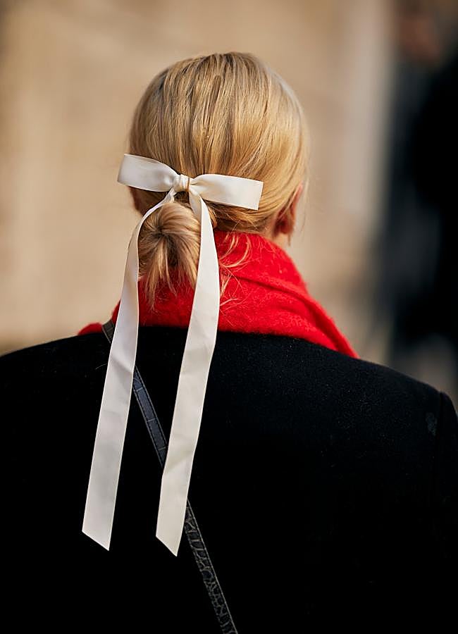 Imagen - Moño bajo con lazo XL. Foto: Launchmetrics spotlight.