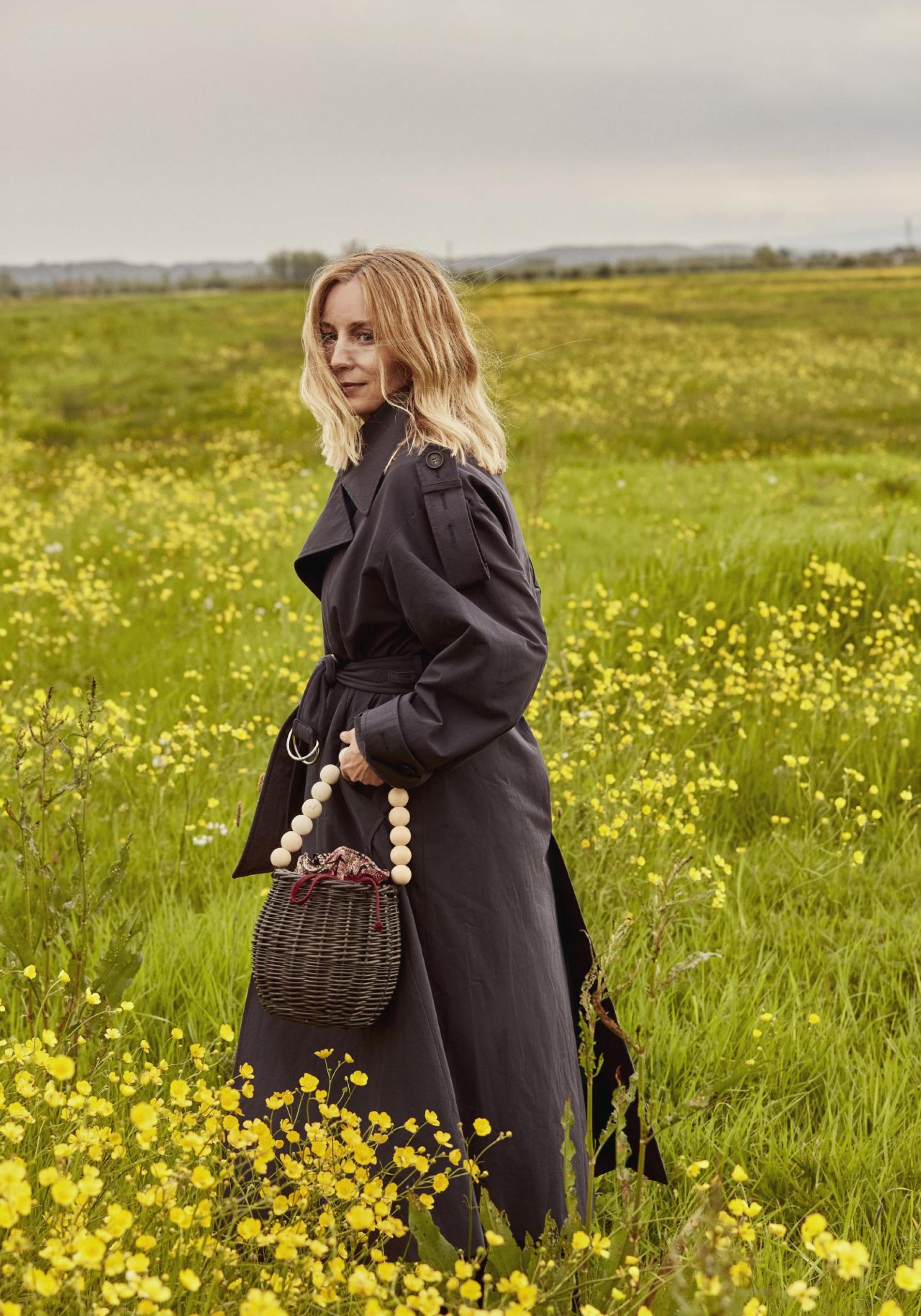 Effortless luxury es regalar el bolso edición limitada más exclusivo del año con el tratamiento antiedad favorito de las mujeres +50