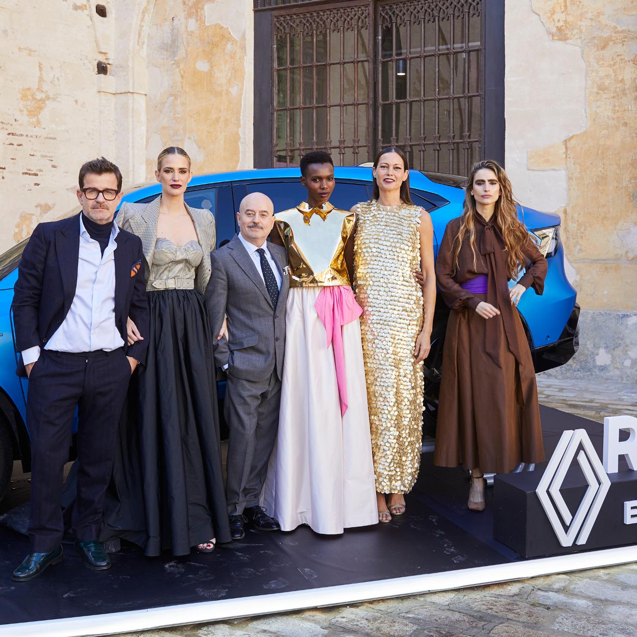 Francisco y Antonio García posan junto a las modelos tras el desfile que conmemora su 25 años junto a Mujerhoy. 