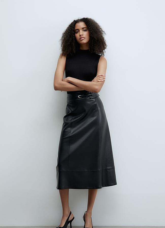 Imagen - Falda de cuero midi de Sfera. Foto: Sfera.