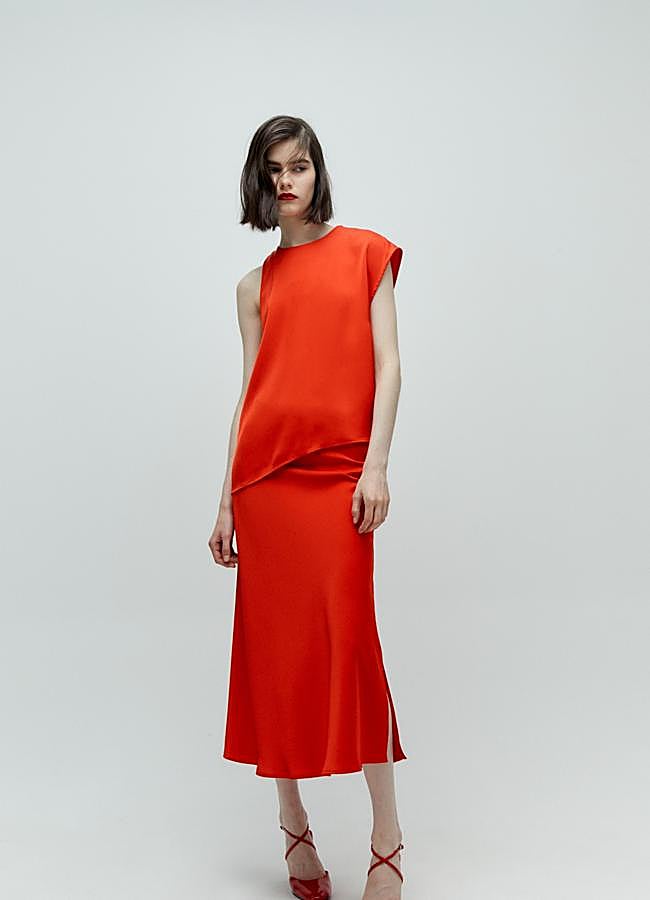 Imagen - Falda roja satinada de Sfera. Foto: Sfera.