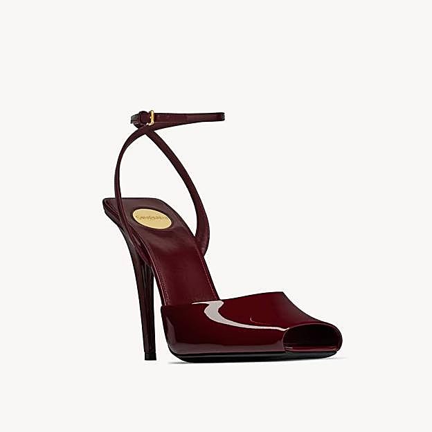 Sandalias La Scandale de charol (990€)