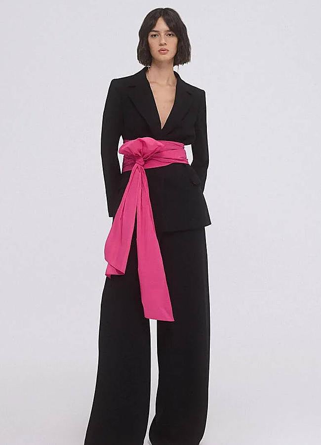 Imagen - Traje negro de TFP by Tamara Falcó disponible en Pedro del Hierro (Americana negra por 134€/ Pantalón ancho por 83€)