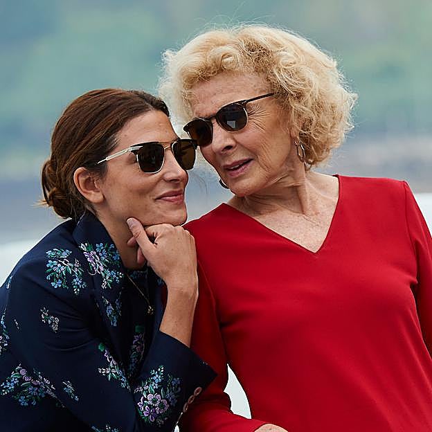 Marisa Paredes y Bárbara Len nie, en el Festival de San Sebastián. 